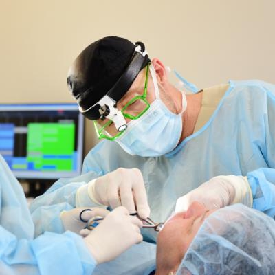 K�p: Csonthi�nyos implant�ci�