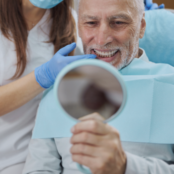 Lehets�ges azonnali fogp�tl�s ak�r a fogelt�vol�t�s napj�n vagy kev�s csont eset�n?